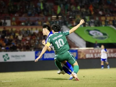 Công Phượng ghi bàn rồi ôm đau ra về, Đồng Nai ngược dòng thắng đậm nhưng nhận tin dữ