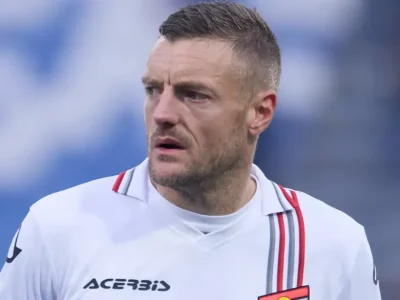 Sốc: HLV mới của Newport County gọi điện cầu cứu Jamie Vardy giữa lúc đội bóng thảm bại