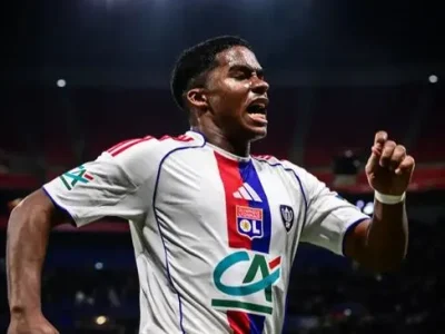 HLV Lyon cảnh cáo Endrick: ‘Cậu ấy phải học hỏi’ sau tình huống thẻ đỏ gây tranh cãi