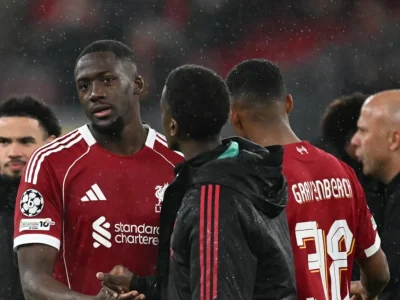 Konate ‘bức xúc’ sau trận thua PSG: ‘Liverpool chơi hay hơn, VAR đã cướp mất penalty của chúng tôi!’